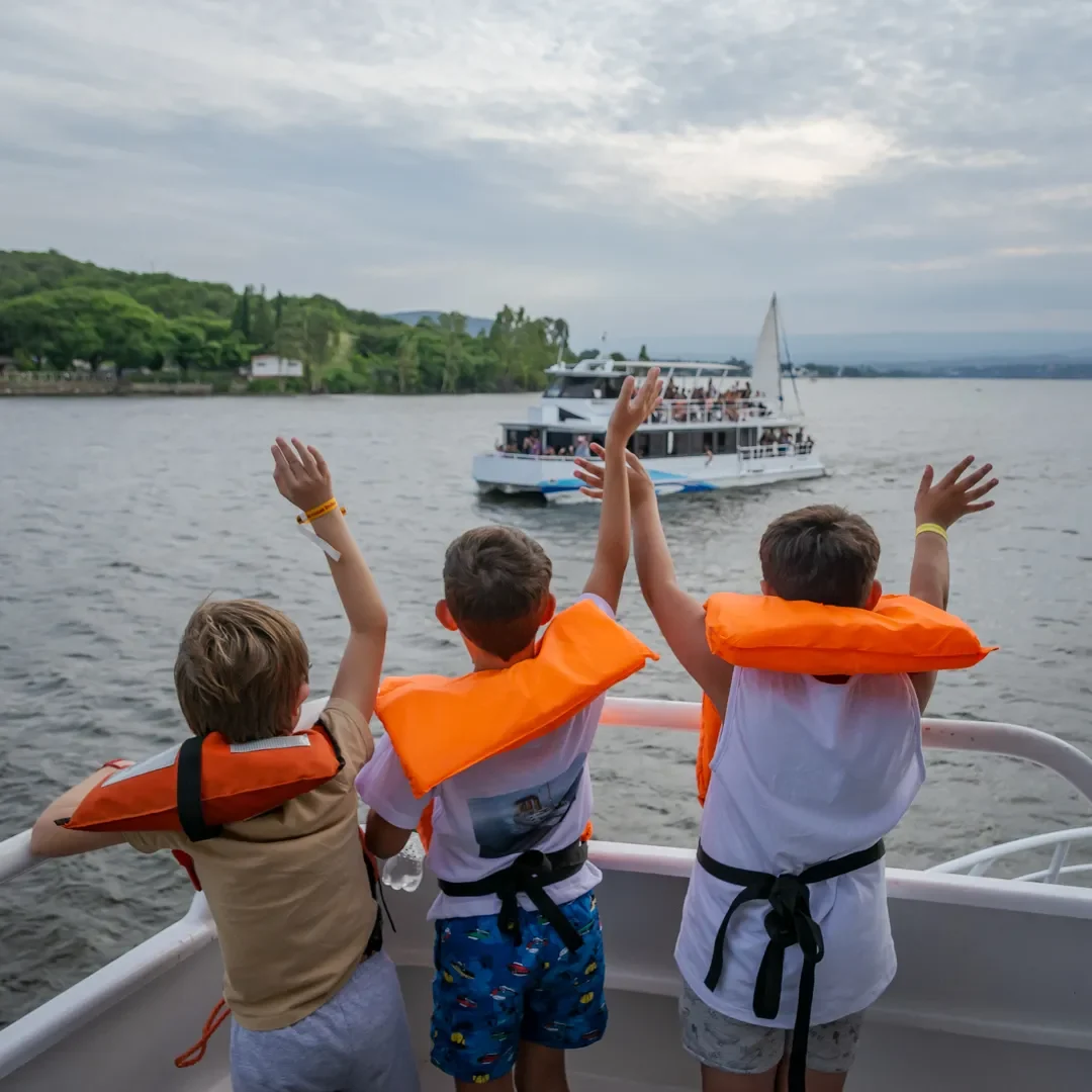 CATAMARAN DEL LAGO SAN ROQUE en Villa Carlos Paz